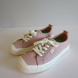 CARIUMA Rose Canvas Slip Resistant Size 6.5 Sneakers